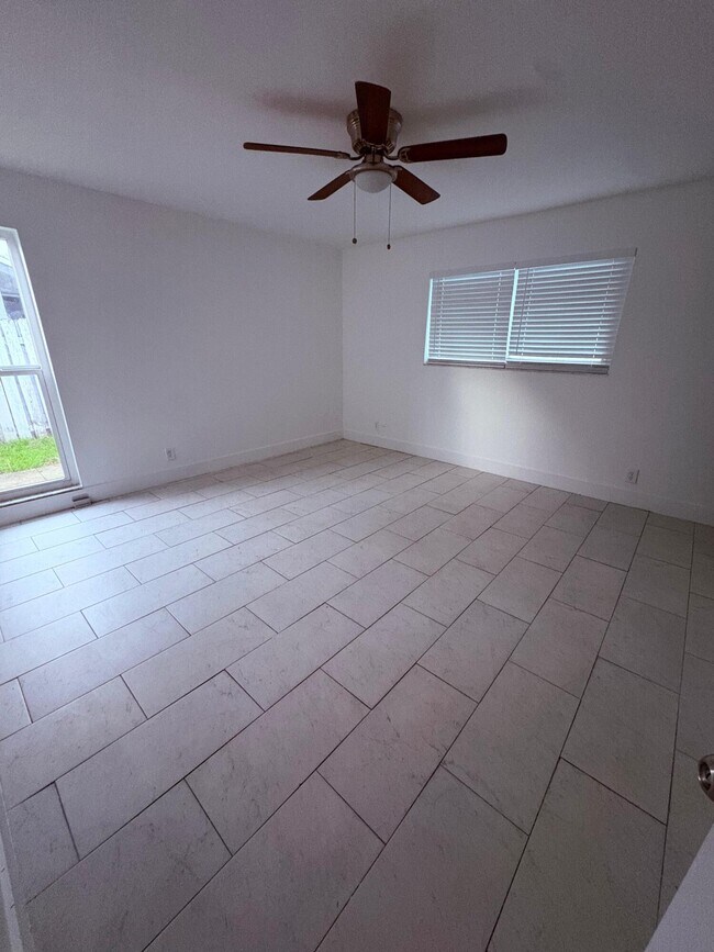 Building Photo - 4930 NW 85th Terrace