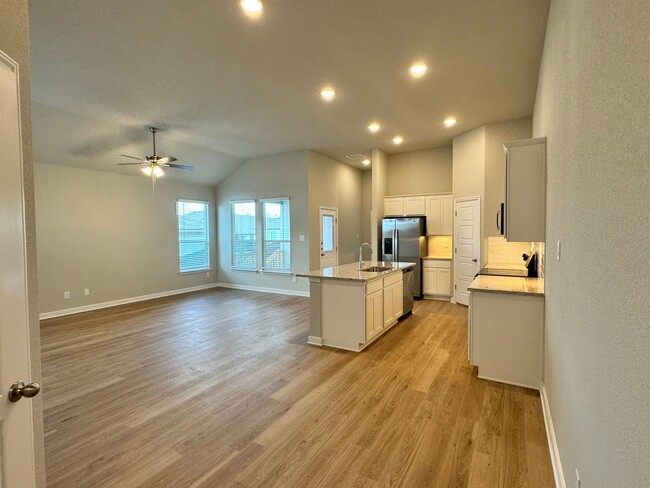 Building Photo - Fantastic New Construction Duplex in Buda