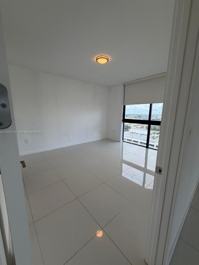 Building Photo - 5300 Paseo Blvd