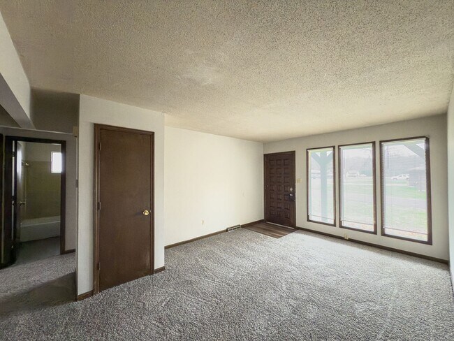 Building Photo - 2447-2447 E Heying Dr