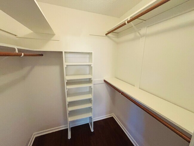 Building Photo - Forest of Golden Hills 3/2/2 ***Hidden Gem***