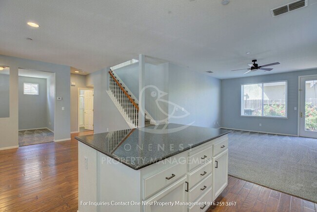 Building Photo - Stunning 3 bedroom 3 bathroom Lincoln Cros...