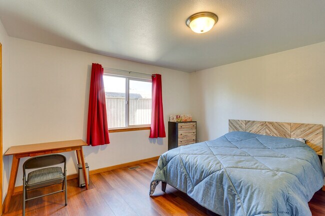 Building Photo - 5370 Bay Pointe Ct