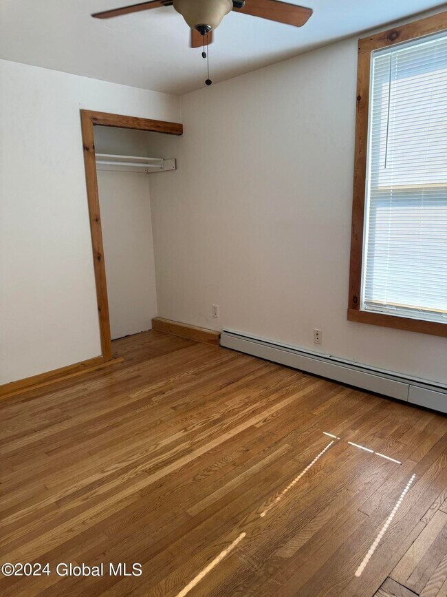 Building Photo - 5 Ferris St