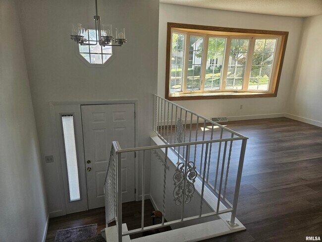 Building Photo - 2530 Saint John Ct
