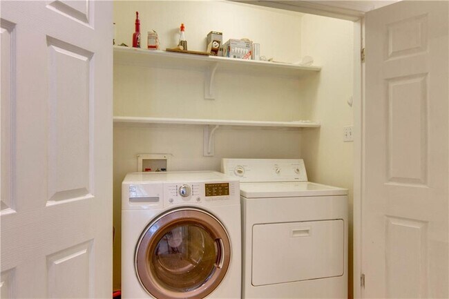 Building Photo - 1713 Cullen Ave