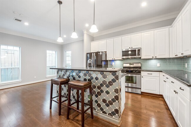 Building Photo - 5950 Kansas St