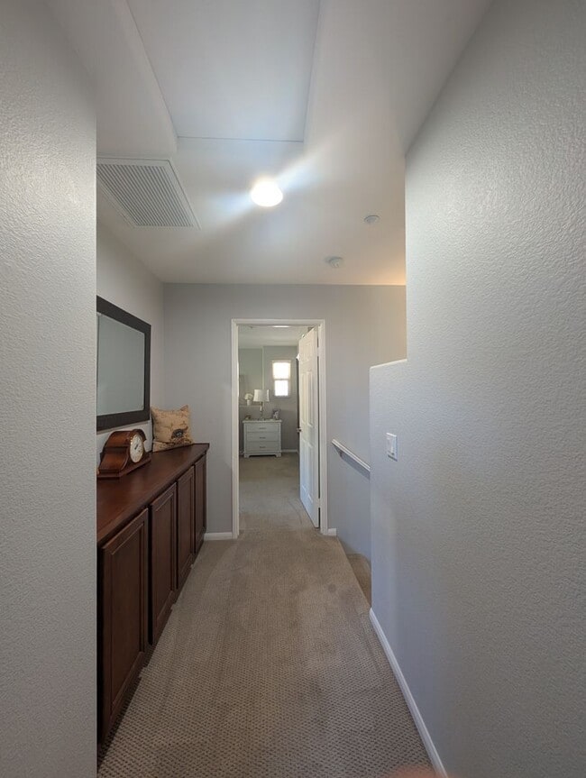Building Photo - Stunning Modern End Unit Tri Level Condo i...