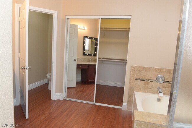 Building Photo - 6527 Tulip Garden Dr