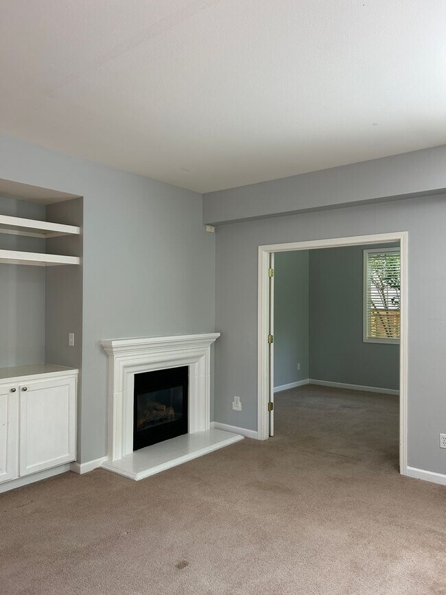 Building Photo - 4Bd/2.75Ba Bellevue Home