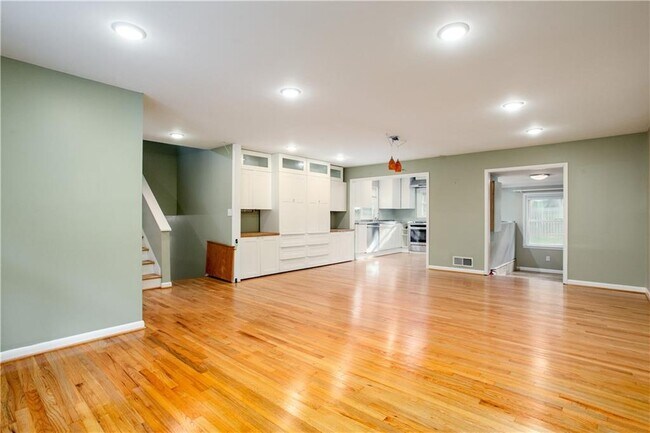 Building Photo - 4089 Longview Dr