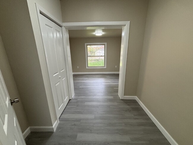 Building Photo - Charming 4-bed Home in Gary