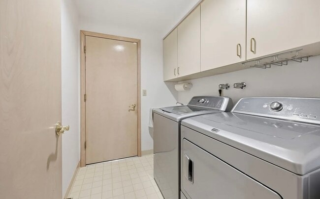 Building Photo - READY FOR MOVE IN NOW