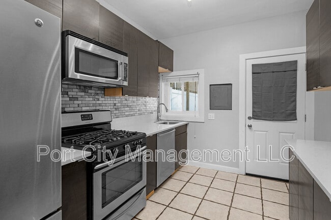 Building Photo - 430 W 23rd St
