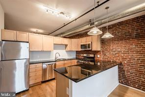 Building Photo - 103 Church St