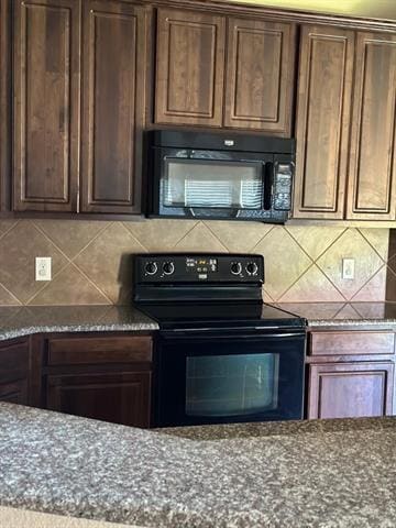 Building Photo - 5017 Hidden Pond Dr