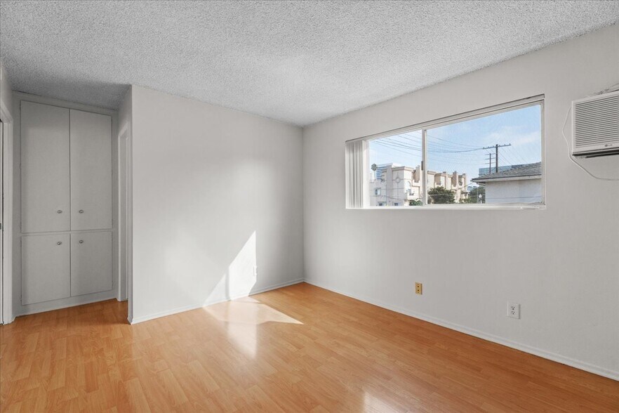 Building Photo - 11410 Missouri Ave