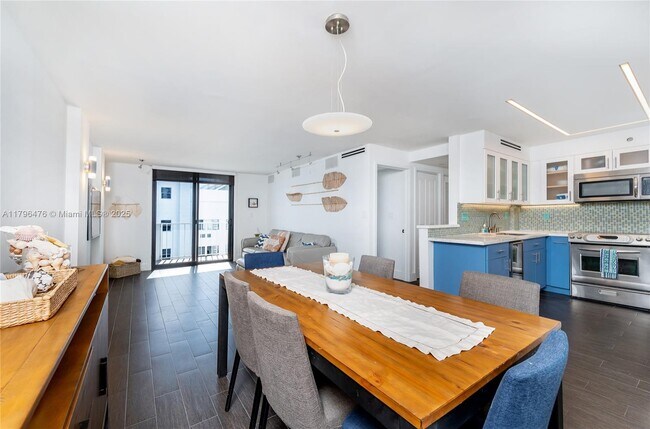 Building Photo - 4301 Collins Ave