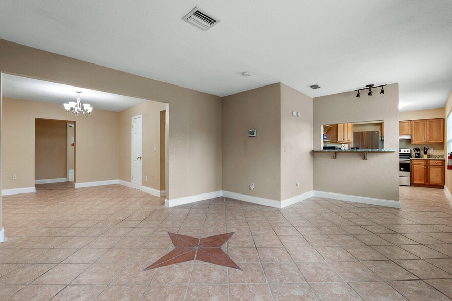 Building Photo - 333 Amador Cir