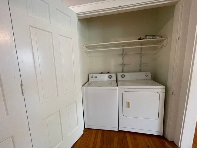 Building Photo - Charming Down Stairs Apartment In South Highland