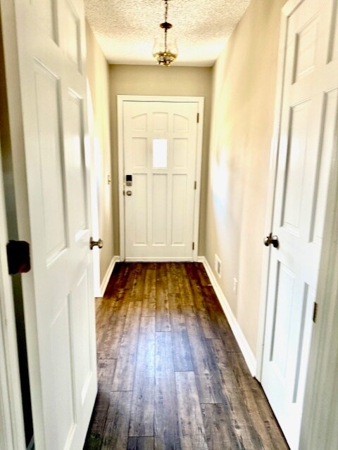 Building Photo - 122 Old Chapin Rd