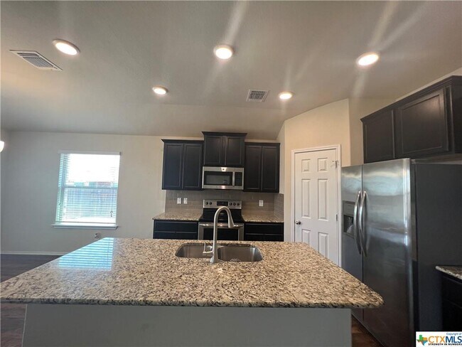 Building Photo - 208 Christopher Dr