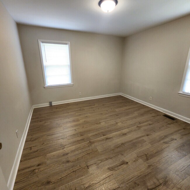 Building Photo - 6 N Gaywood Dr