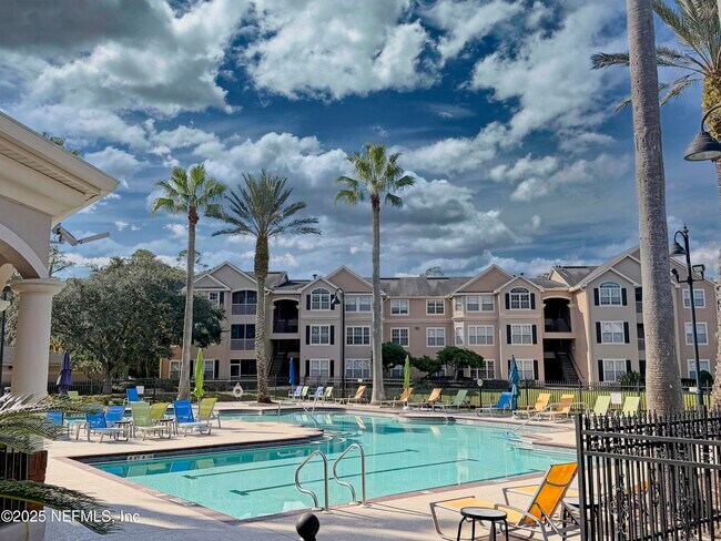 Building Photo - 13810 Sutton Park Dr N