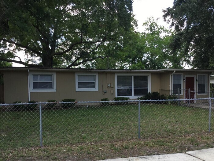 Building Photo - 1826 Sunrise Dr
