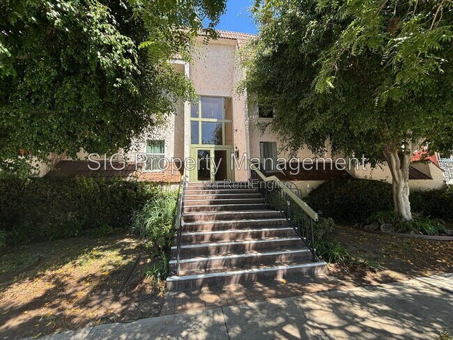 Building Photo - 409 Burchett St