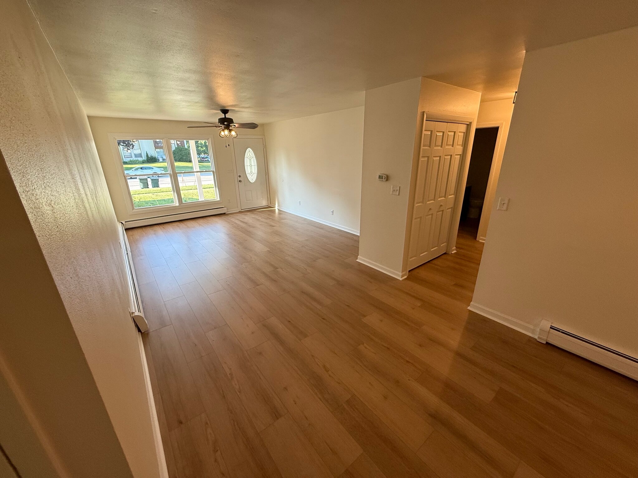Family Room - 211 E Paradise Dr