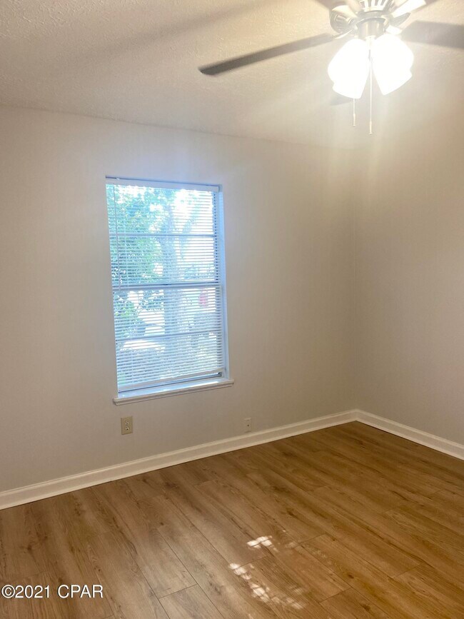 Building Photo - 2422 Johnson Dr