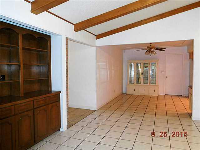 Building Photo - 10560 Crete Dr