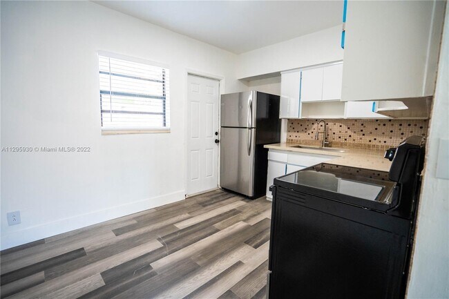 Building Photo - 1110 NW 6th Ave