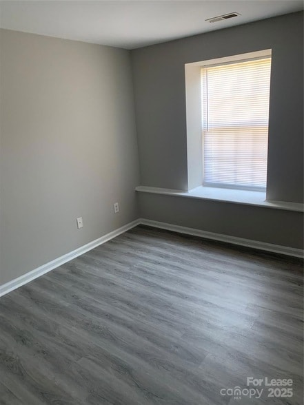 Building Photo - 1630 Arlyn Cir