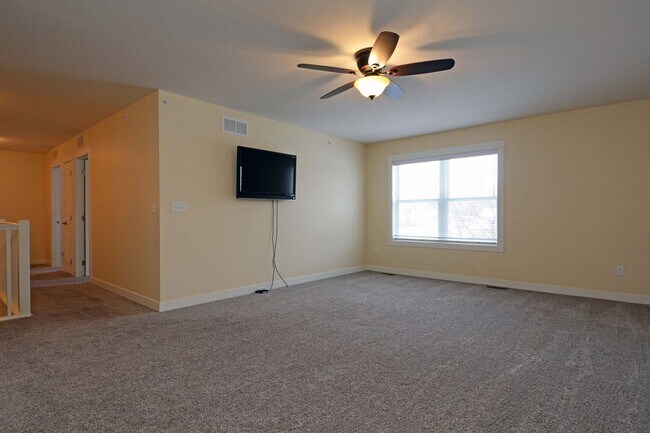 Building Photo - Beautiful 3 BD / 2.25 BA townhome in Rosemount!