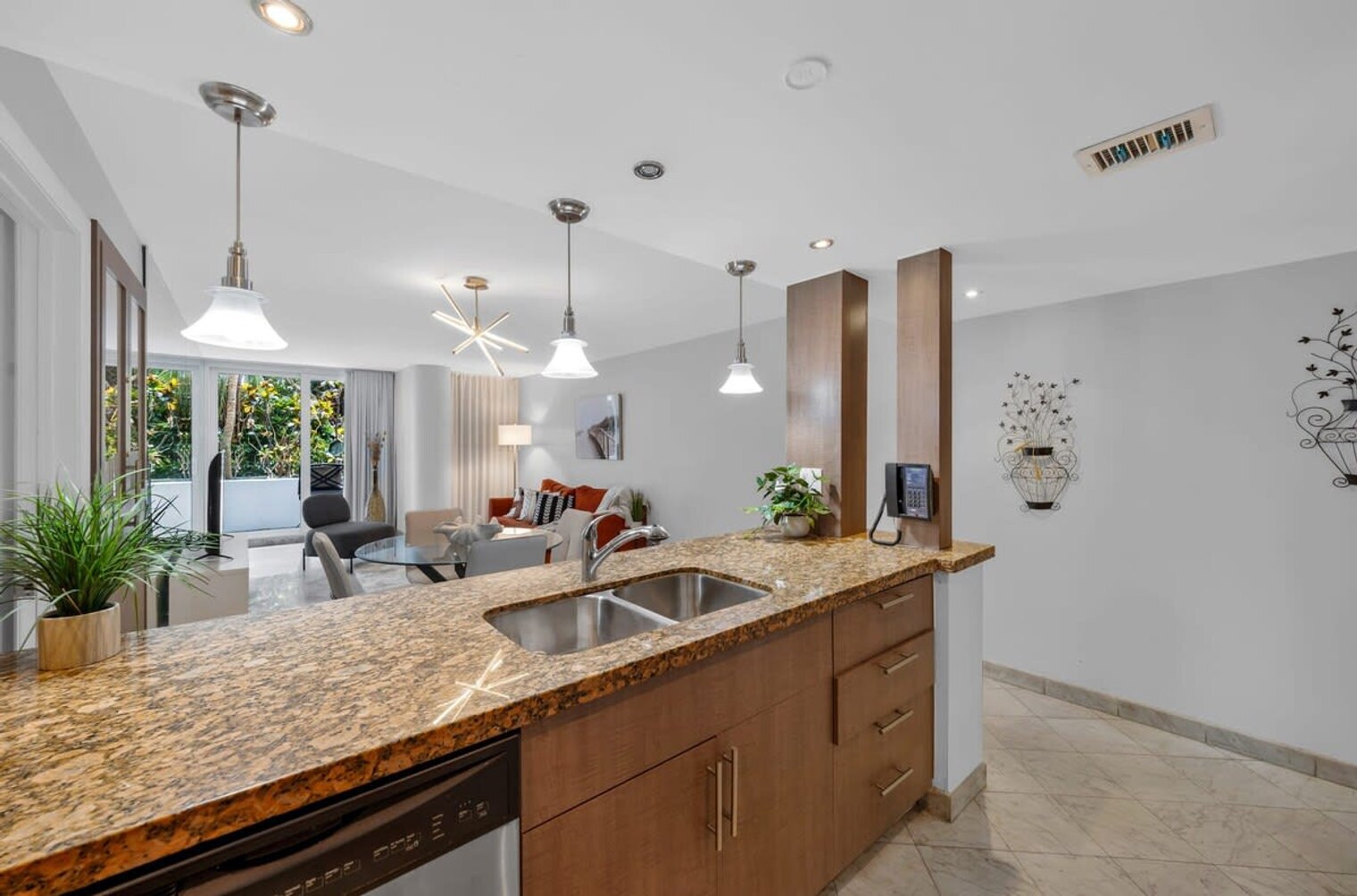 Building Photo - 1717 N Bayshore Dr