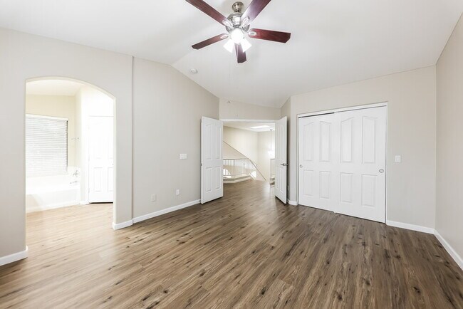 Building Photo - 8557 W Voltaire Ave