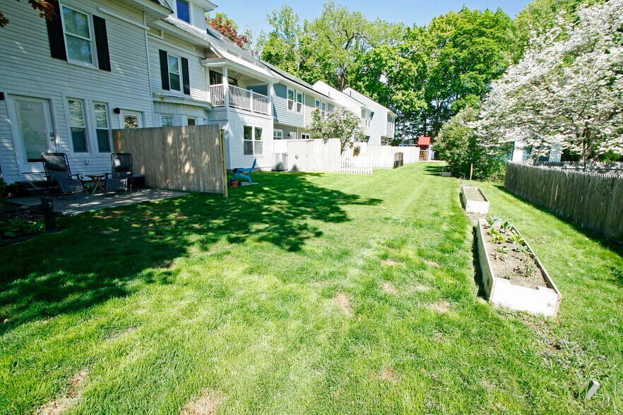Building Photo - 37 Hampden St