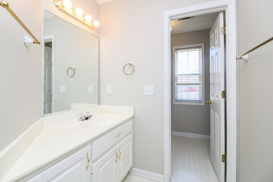 Building Photo - 301 Saddlewood Dr