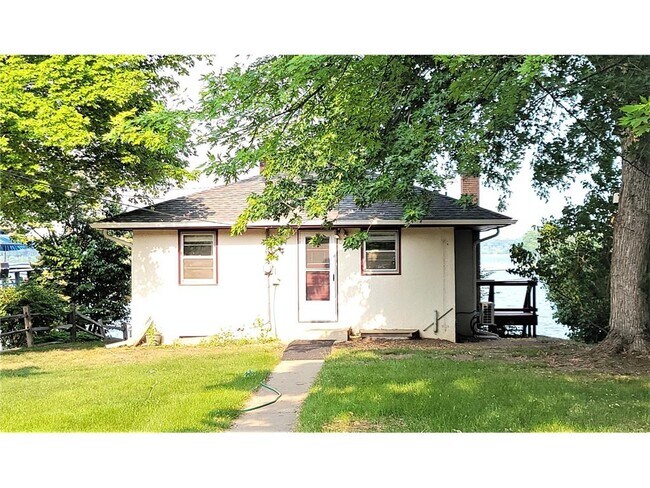 Building Photo - 2331 W Medicine Lake Dr