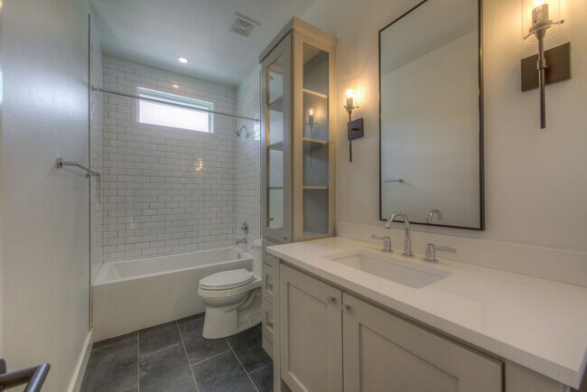 Building Photo - 1205 W 22nd St