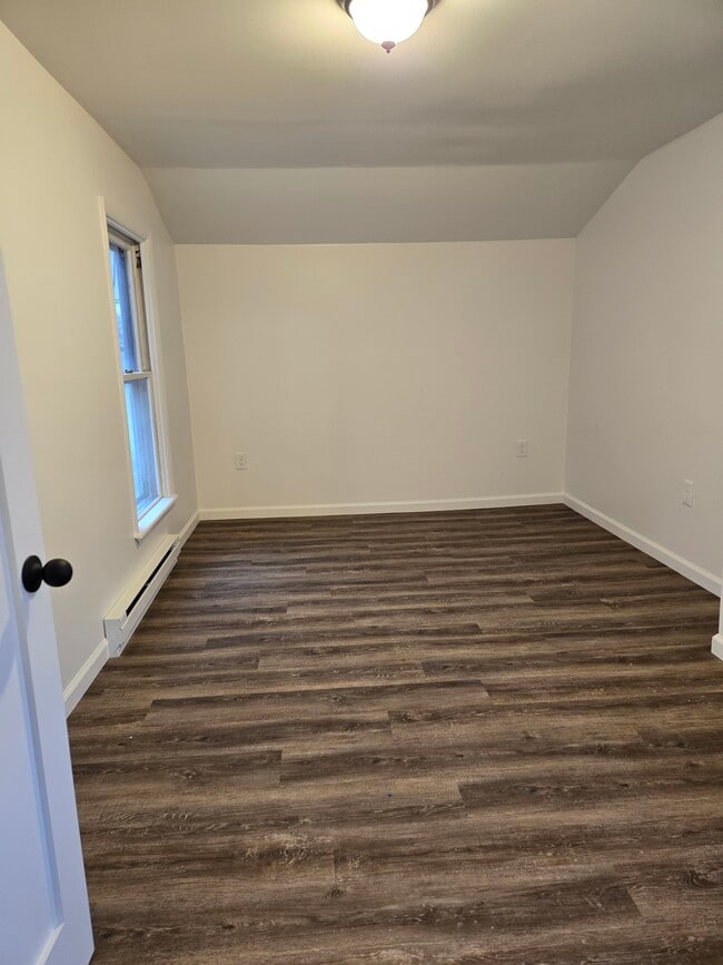 Building Photo - 2 twin brook rd