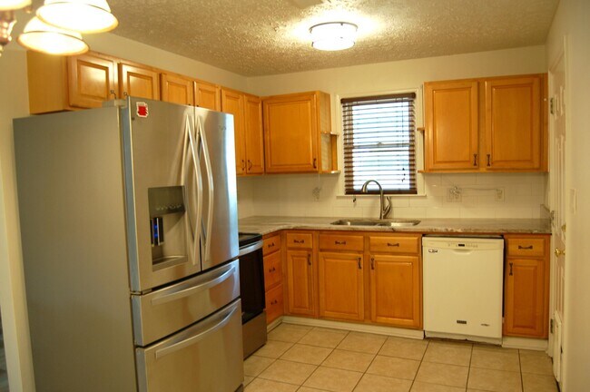 Building Photo - 2103 Woodward Dr