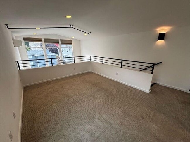 Building Photo - Modern Townhome For Lease Near Columbia City | 2 Bed | 2.5 Bath | A/C | Covered Parking