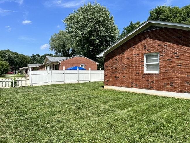 Building Photo - 5321 Juanita Ln