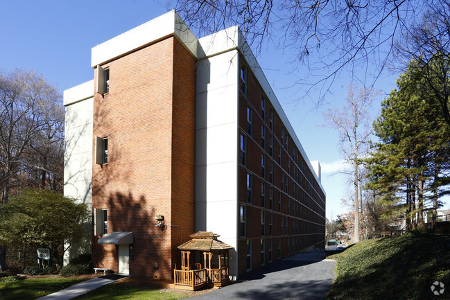 Building Photo - Briarcliff Oaks