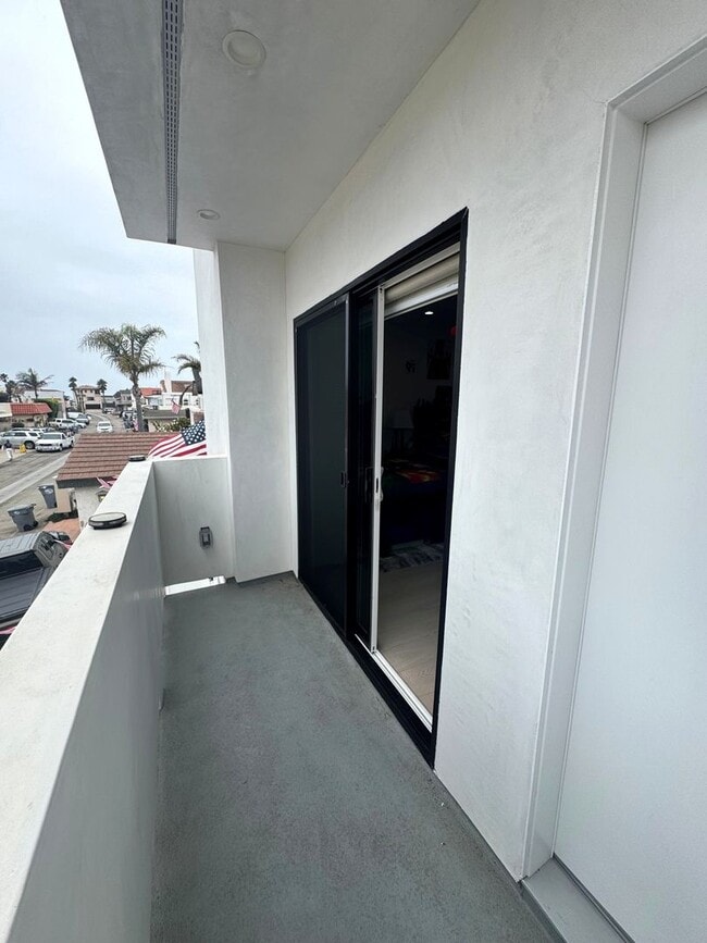 Building Photo - Luxury Coastal Living – Brand New Custom H...