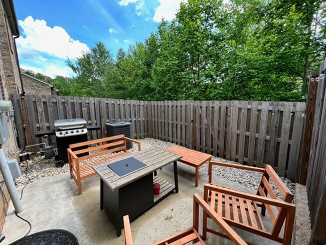 Building Photo - Jonestown Road Area