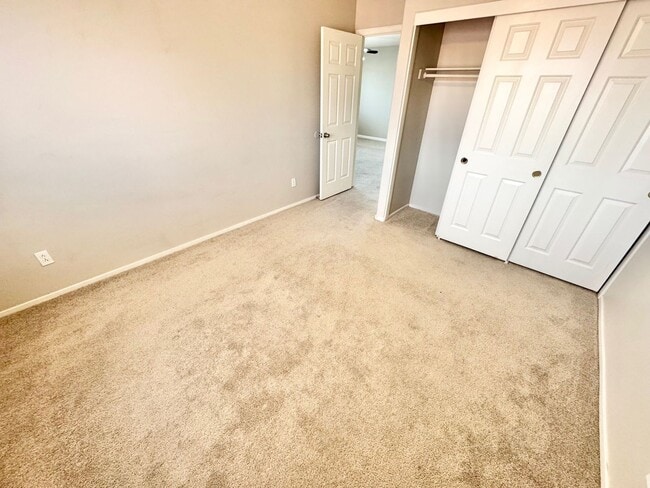 Building Photo - LIMITED TIME ONLY: $500 OFF 2ND MONTH'S RENT -MOVE IN W/IN TWO WEEKS TO TAKE ADVANTAGE of this Be...